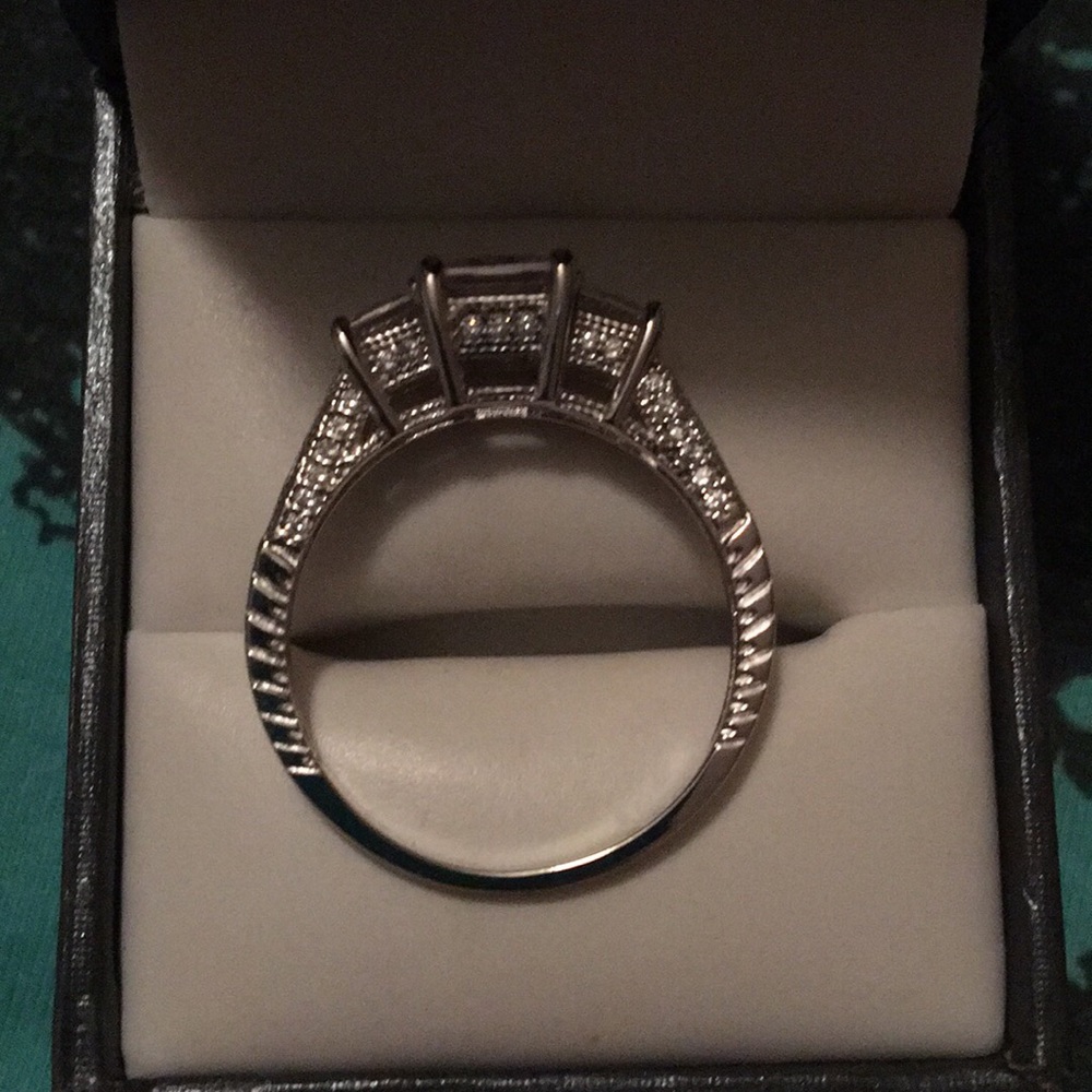 Ring - Picture 2 of 3